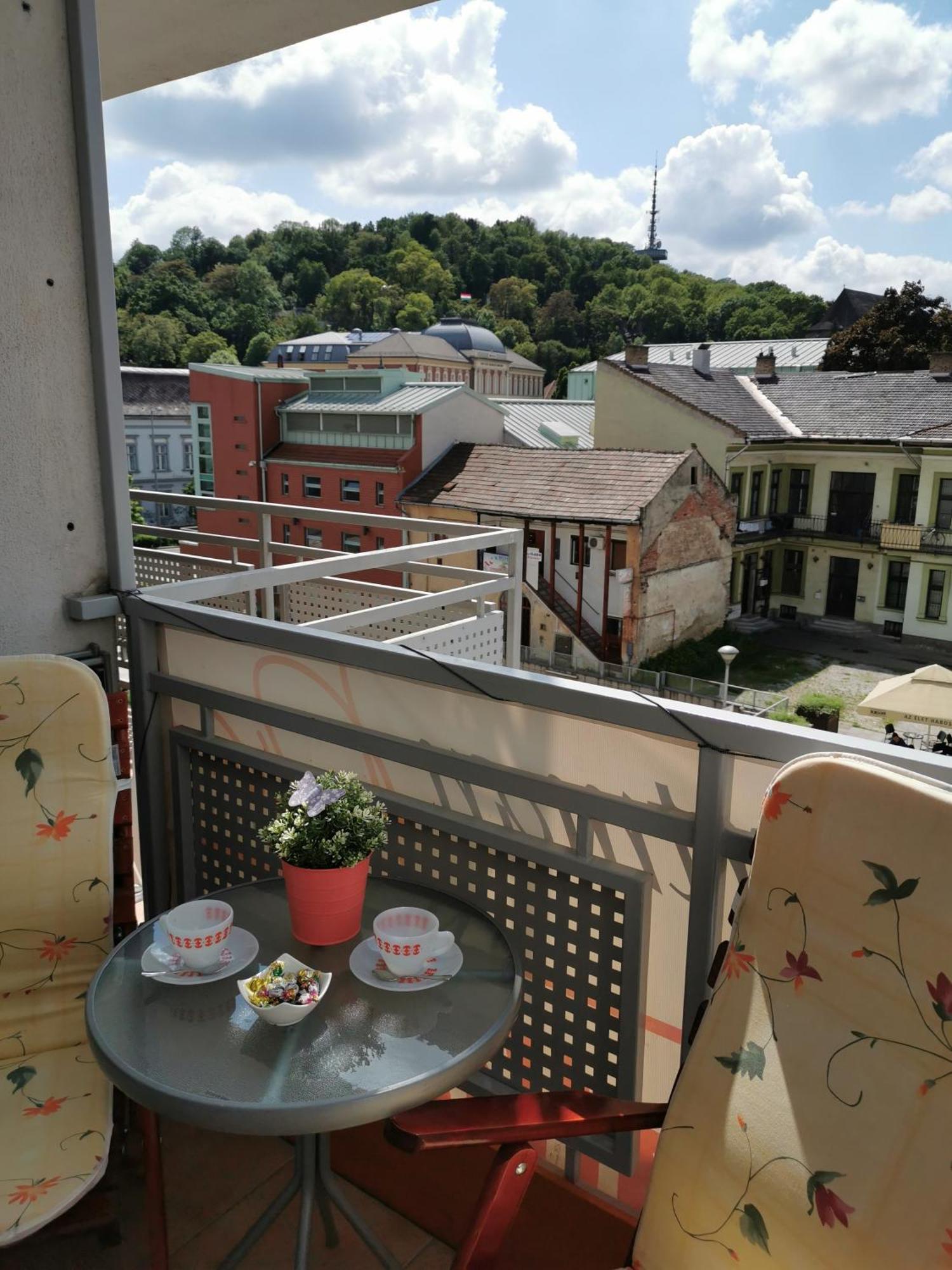 Dia Apartman Мишкольц Экстерьер фото